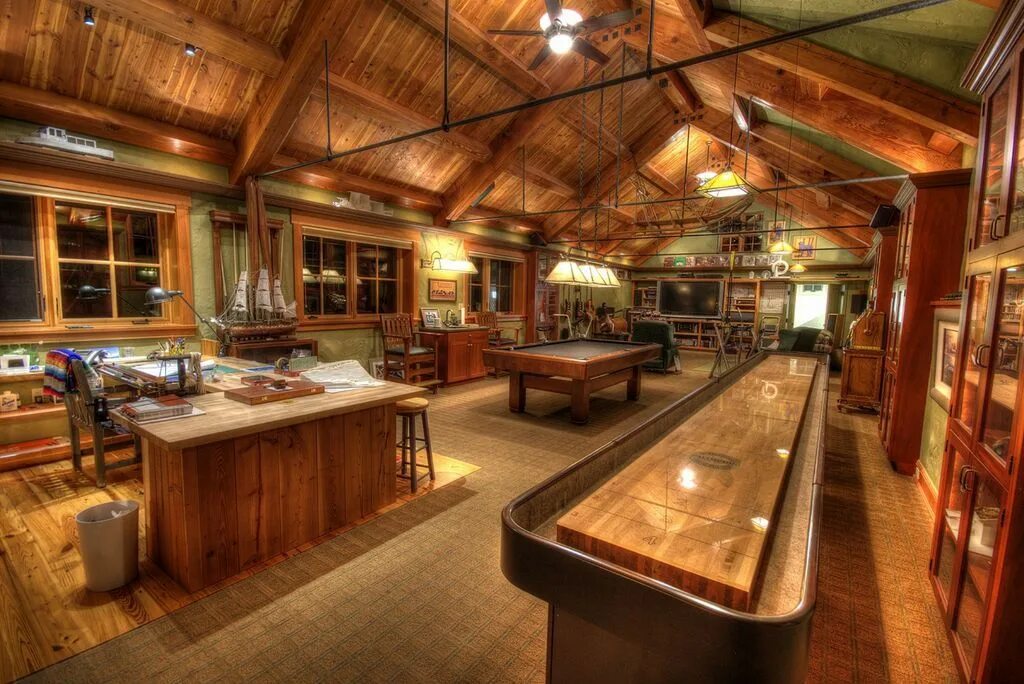 Интерьер подвала в частном доме. Менс кейв. Cave man design. Мужская берлога в подвале. Man cave.