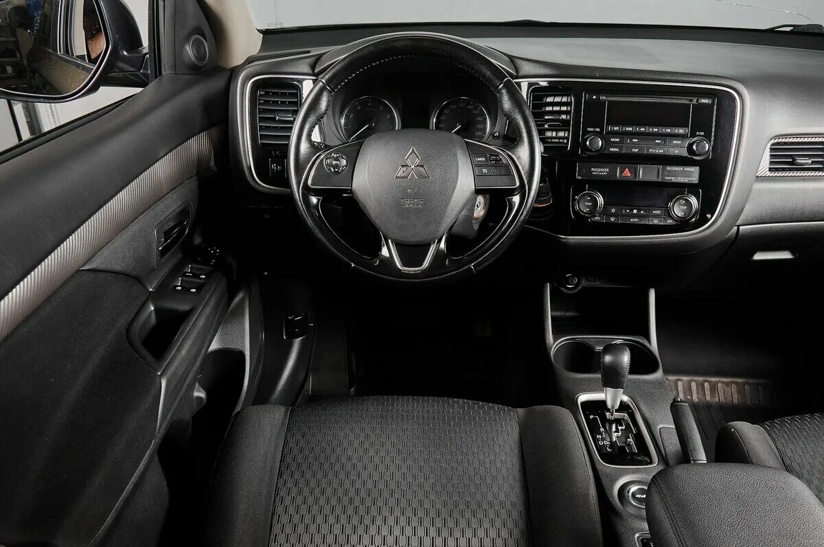 Outlander 3 рестайлинг 2 салон. Mitsubishi outlander 2021 салон. сколько ходит аутлендер 3. митсубиси аутлендер 2013 года салон. аутлендер 2013 салон.