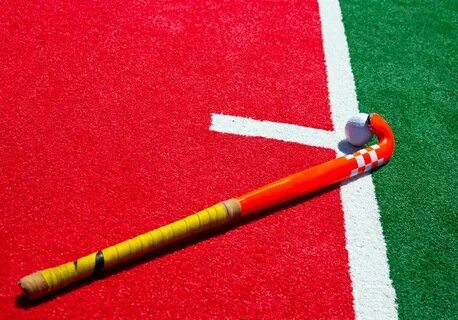 Спортивная игра на травяном поле