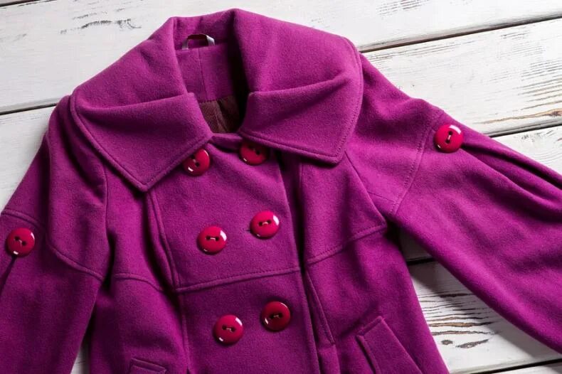 Шерстяное пальто после стирки. Пальтовая шерсть цвета фуксии. Пурпурное пальто. Гладить пальто.