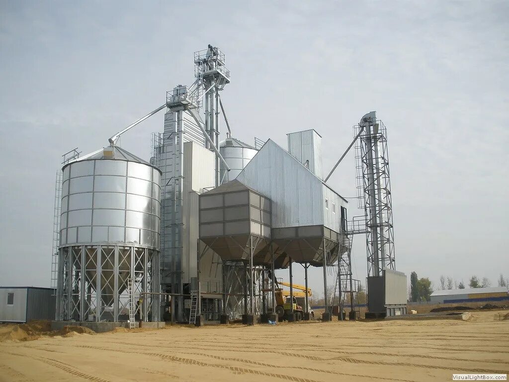 Зав-50 зерноочистительный комплекс. Зав южить об ект под строй. Мехток зав20. Южило, р. Зав 40 на 4 бункера.