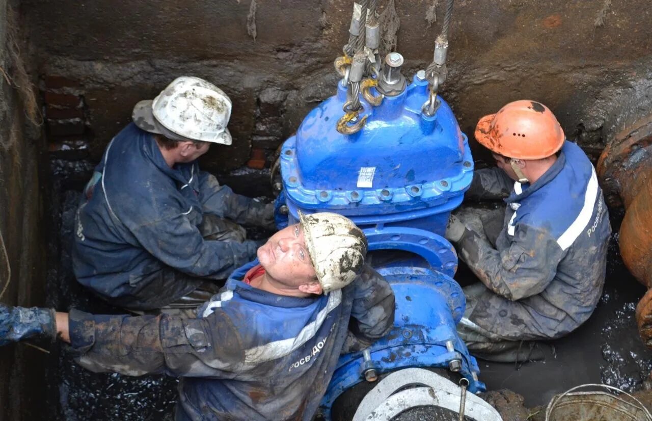 Порыв трубопровода. Водоканал когда будет вода. Проблемы водоснабжения. Водоканал когда будет вода. Восстановительные работы.