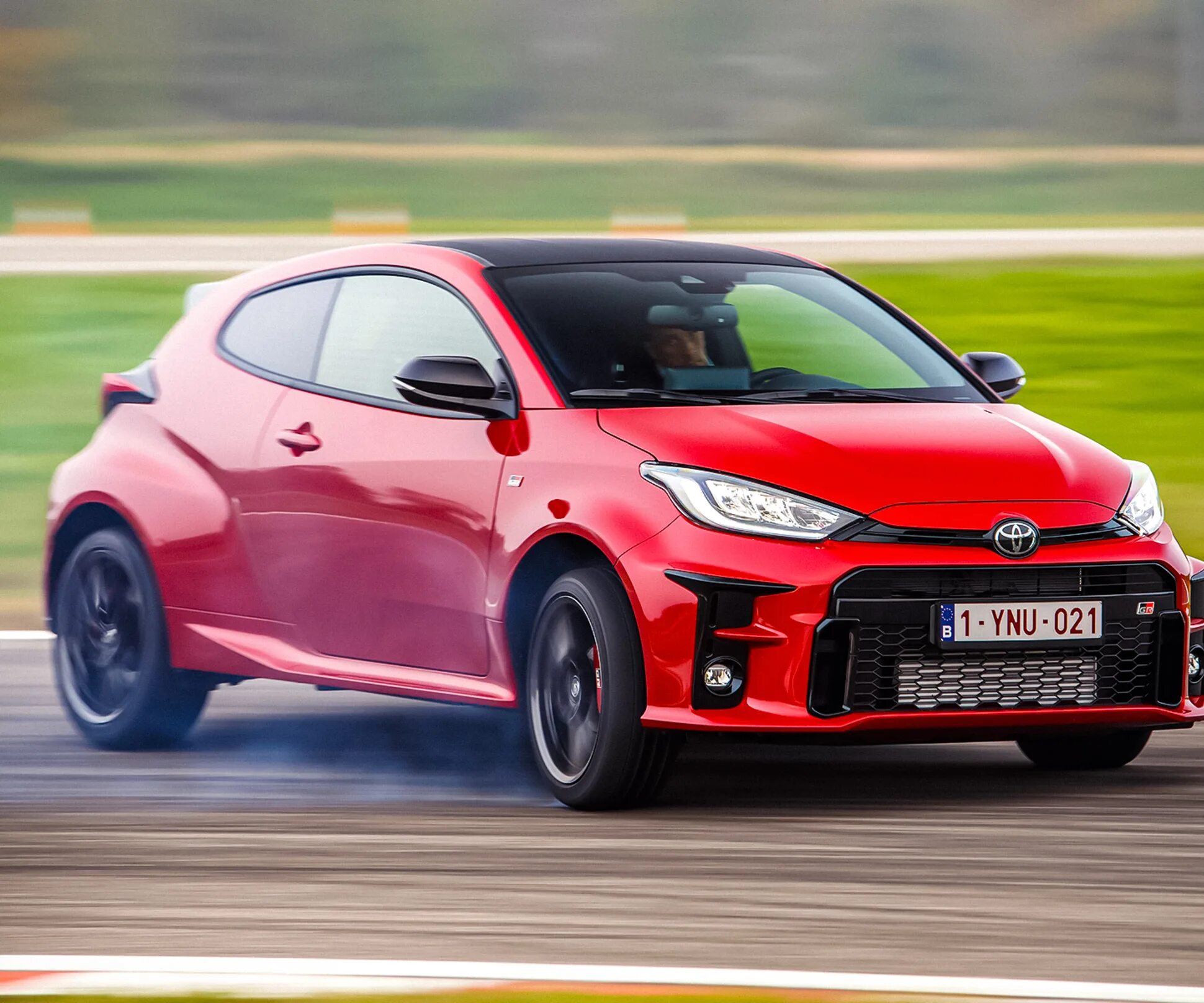 Тойота ярис гибрид 2020. Тойота ярис 2021 года. Toyota yaris 2020. Toyota yaris rs 2021. Новая тойота ярис 2022.