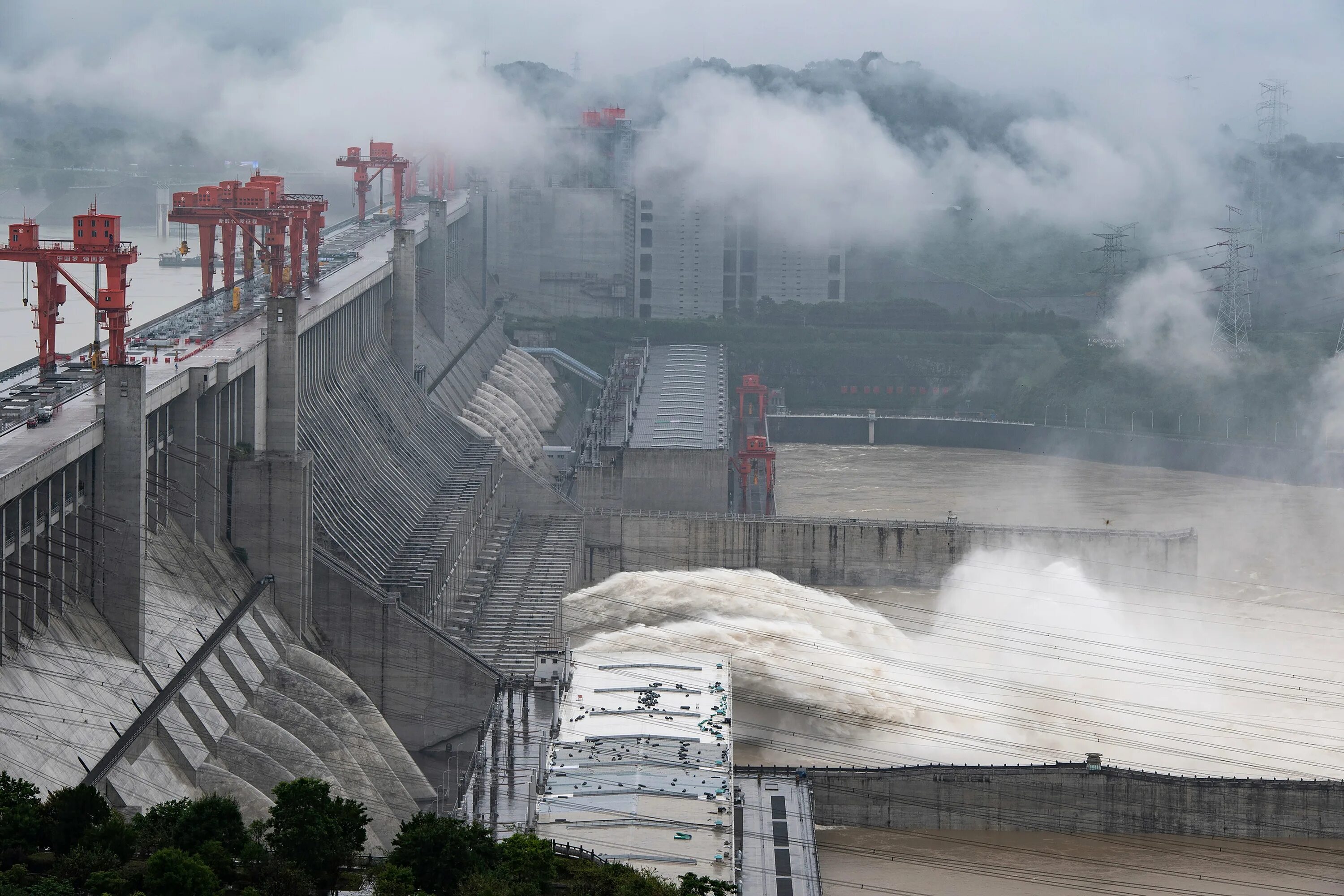 Плотина в китае. Плотина «три ущелья» (three gorges dam), Китай. Три ущелья ГЭС Янцзы. Плотина на Янцзы. Санься ГЭС Китай.