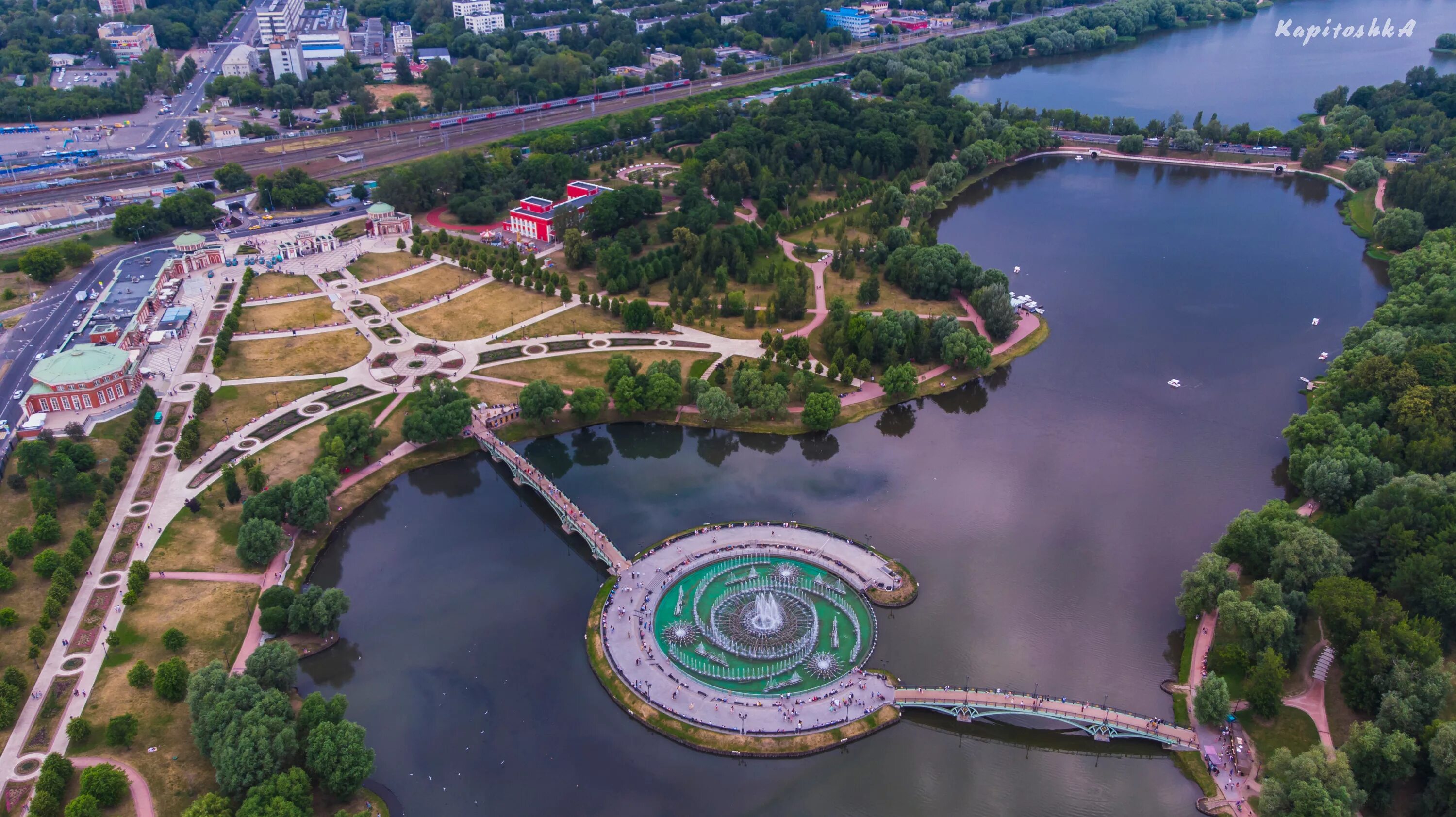 Парк вок. Парк заповедник Царицыно. Парк музей Царицыно. Царицыно ландшафтный парк. Царицыно музей-заповедник пруд.