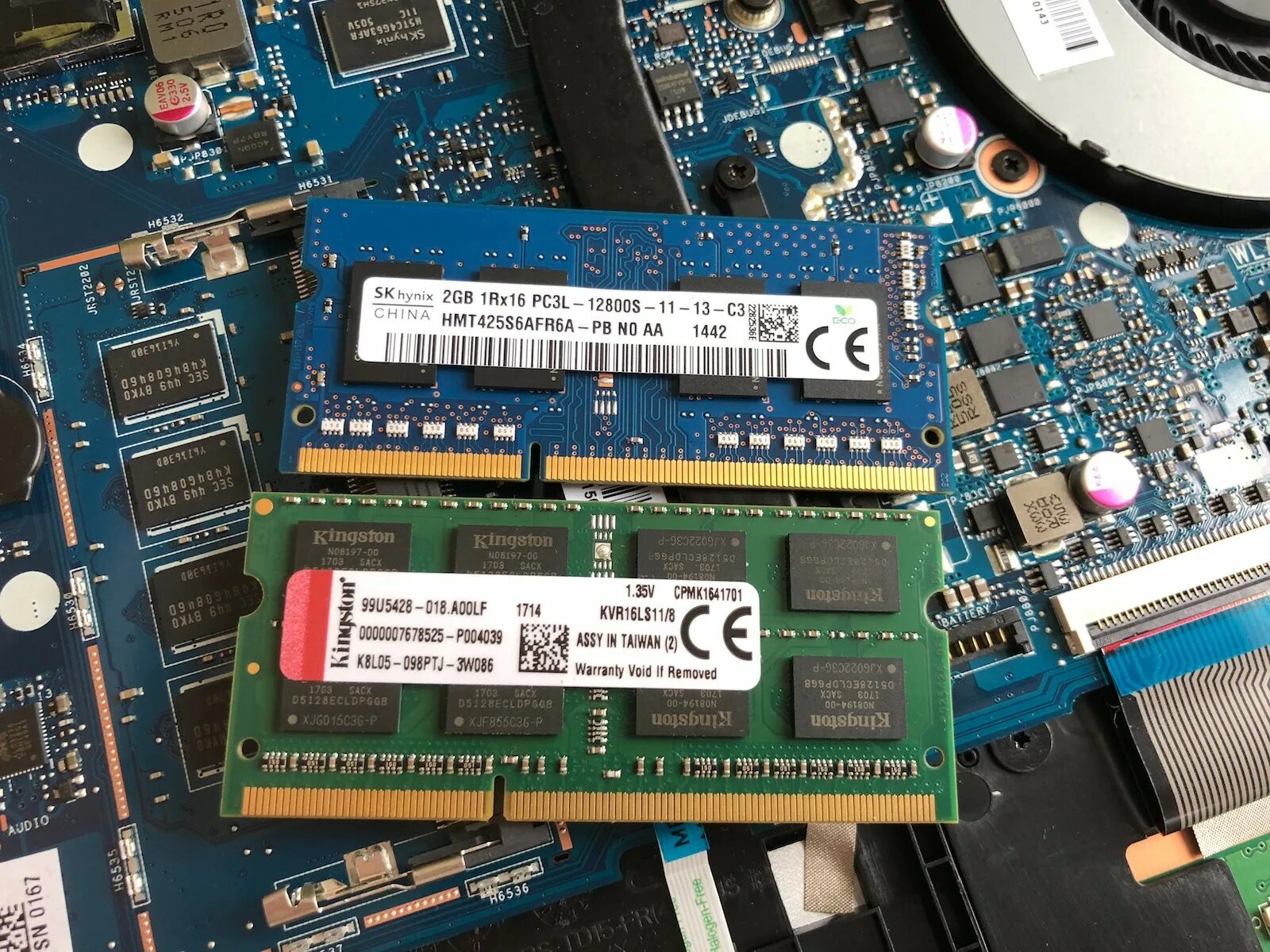 Разъём оперативной памяти для ноутбука. Слот для оперативной памяти ddr6. Оперативная память ps4. Оперативная память для ноутбука 16 ГБ. Увеличение памяти на ноутбуке