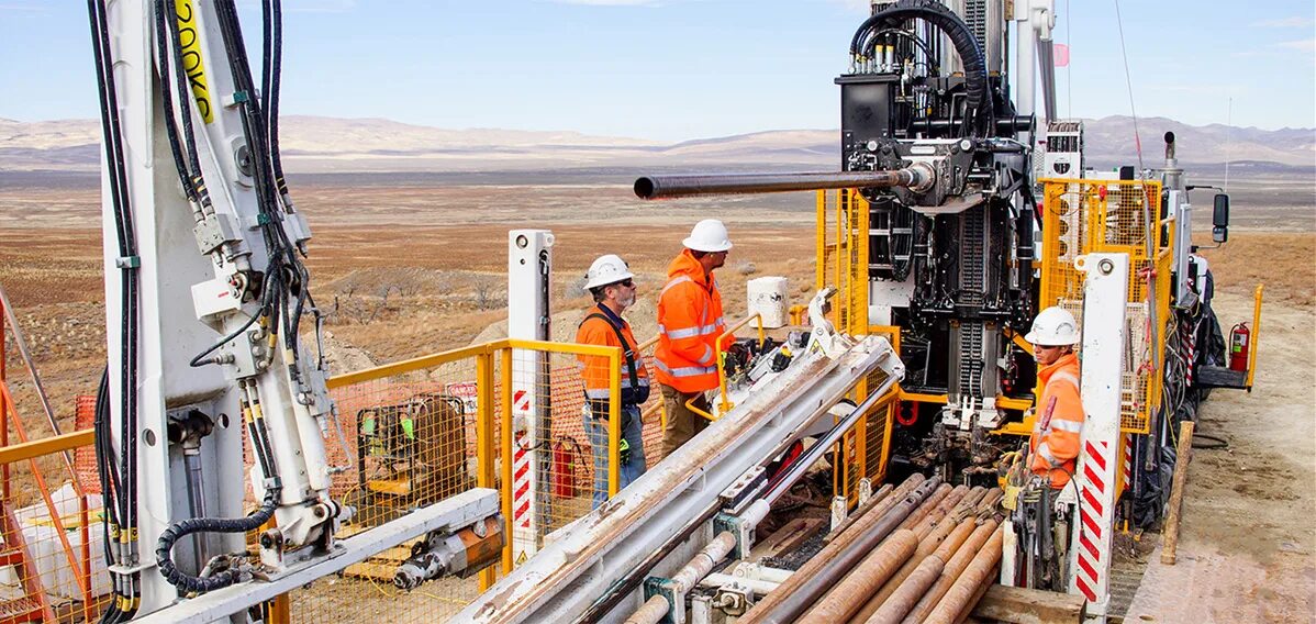 Кучное выщелачивание золота. Разведка нефтяных и газовых месторождений. Разведка месторождений. Разработка месторождений нефти и газа. Полюс алдан завод кучного выщелачивания.