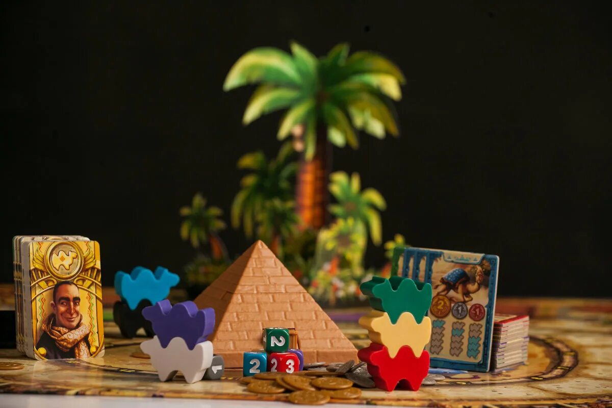 Camel up. Camel up настольная игра. camel up second edition spiele. camel up 2. camel up жетоны зрителей.