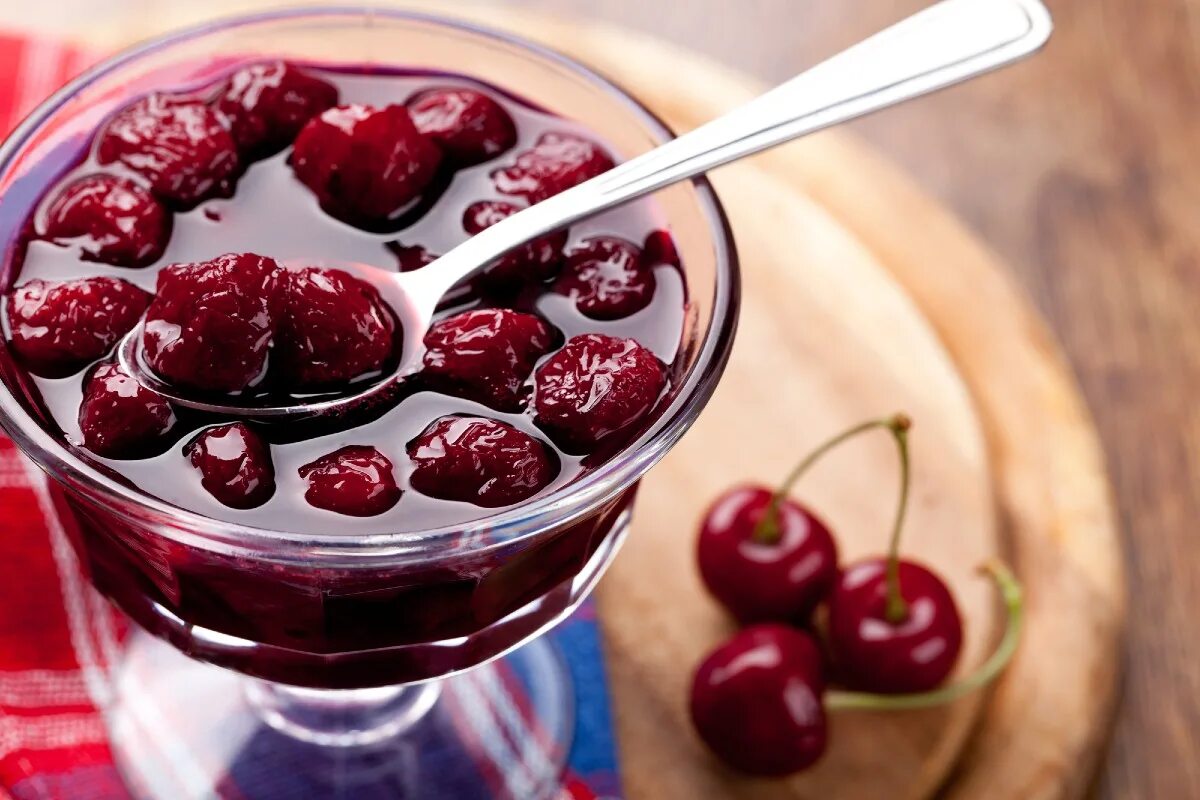 Рецепт вкусного варенья из вишни без косточек. Вишневое варенье. варенье из черешни. джем из черешни. конфитюр из вишни.