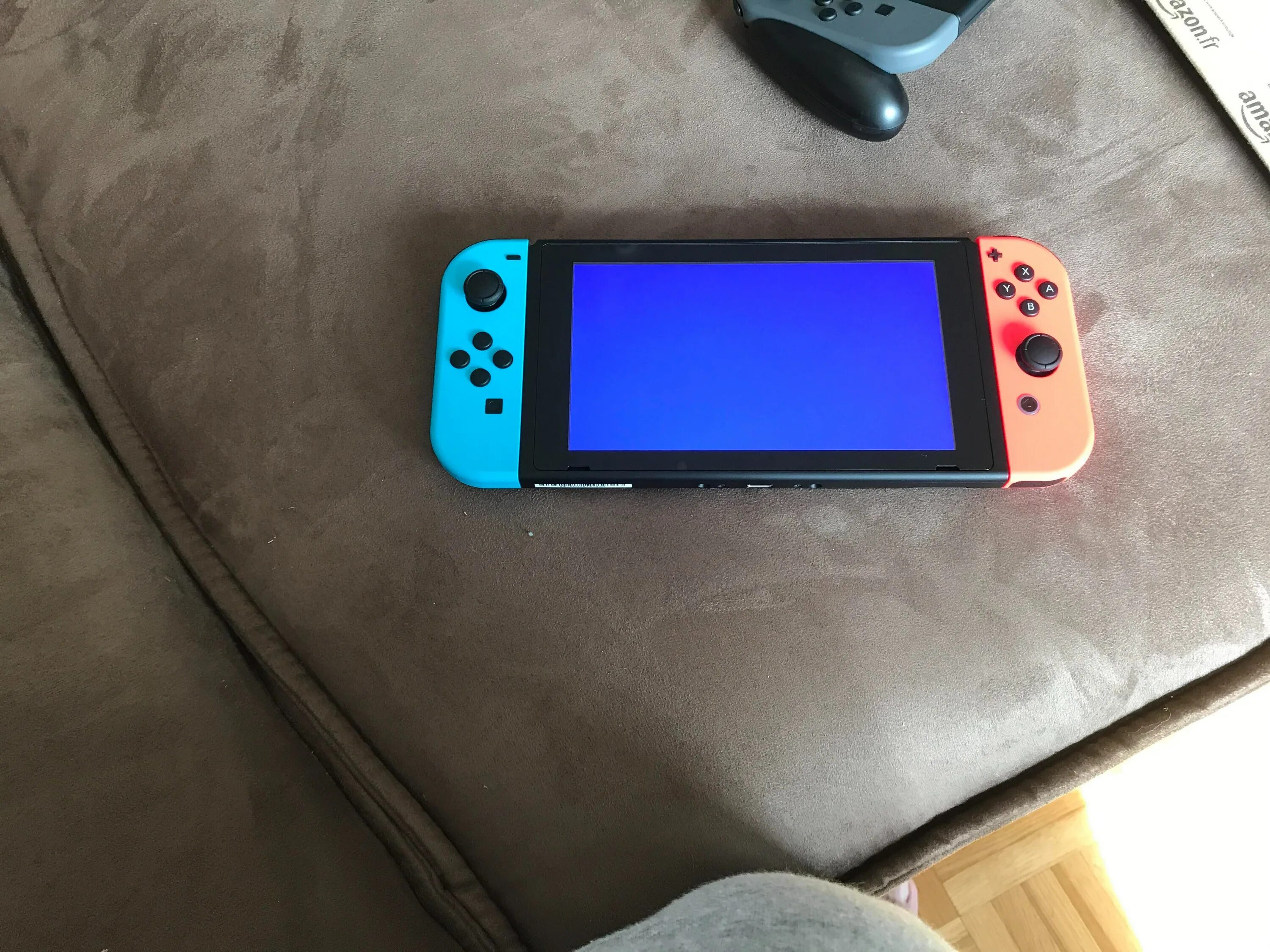 Оранжевый экран Нинтендо. Screen on Switch Lite.