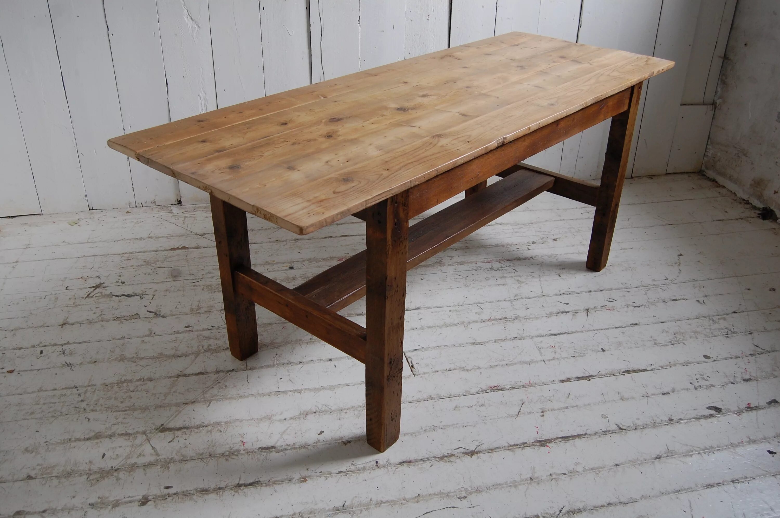 Стол деревянный. Красивые столы из дерева. Стол из досок. Старинный деревянный стол. Фул стол