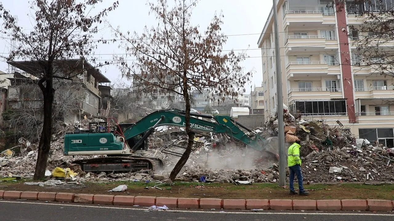 Уничтожающее землетрясение. Землетрясение фото. Землетрясения в России.