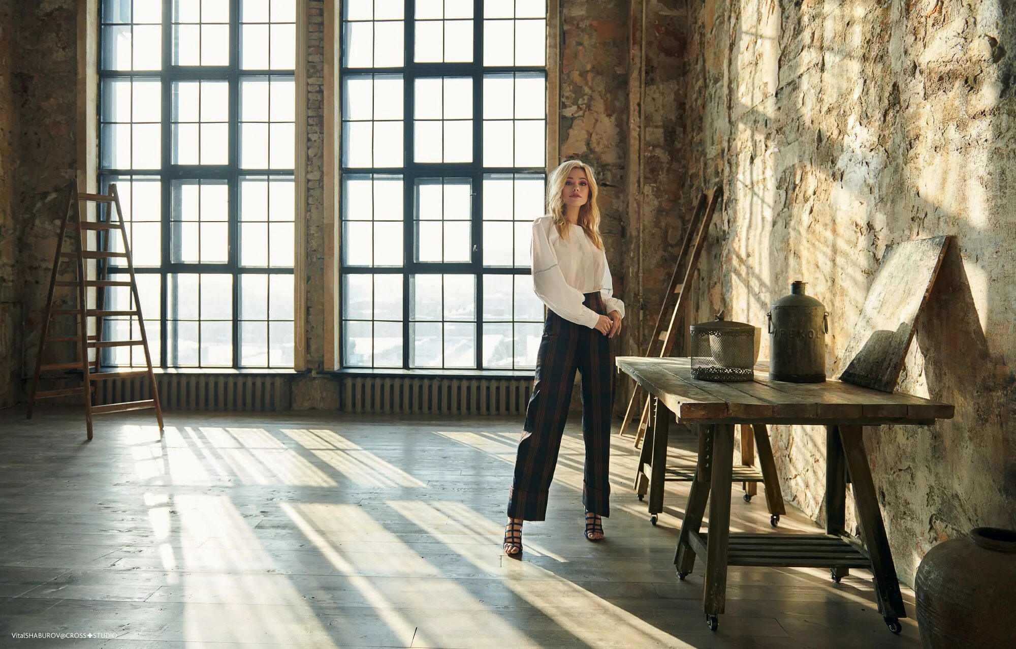 Зал рига cross studio. Cross studio залы. Cross studio ул. Cross studio залы. Cross studio фотостудия москва.