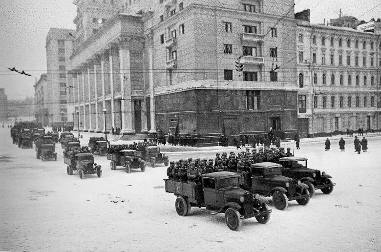 Город горький в великую отечественную войну. Город горький 1941. нижний новгород 1941 годы автозавод. город горький 1945.