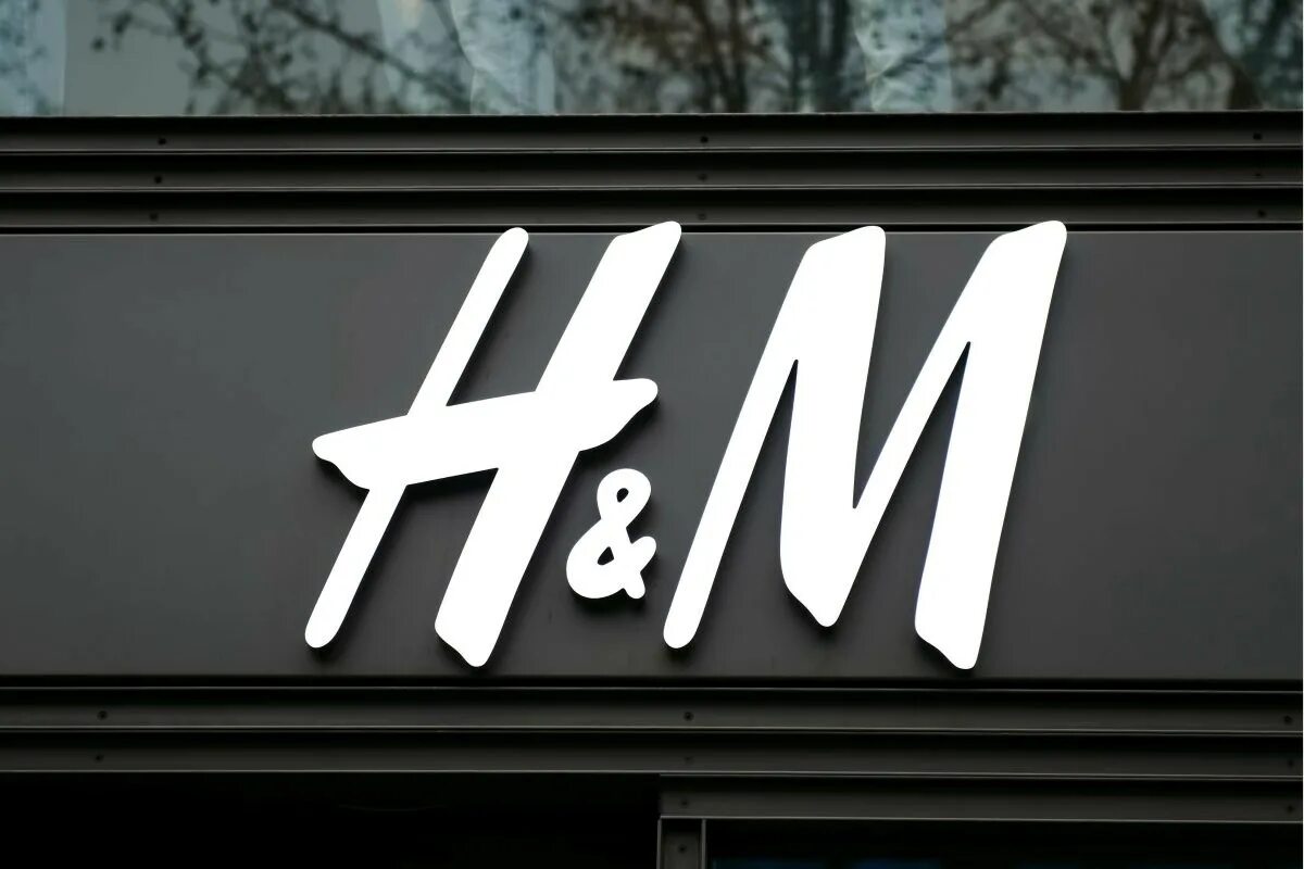 H m he. H M вывеска. Бренд h m. Компания h m логотип. H&M картинки.