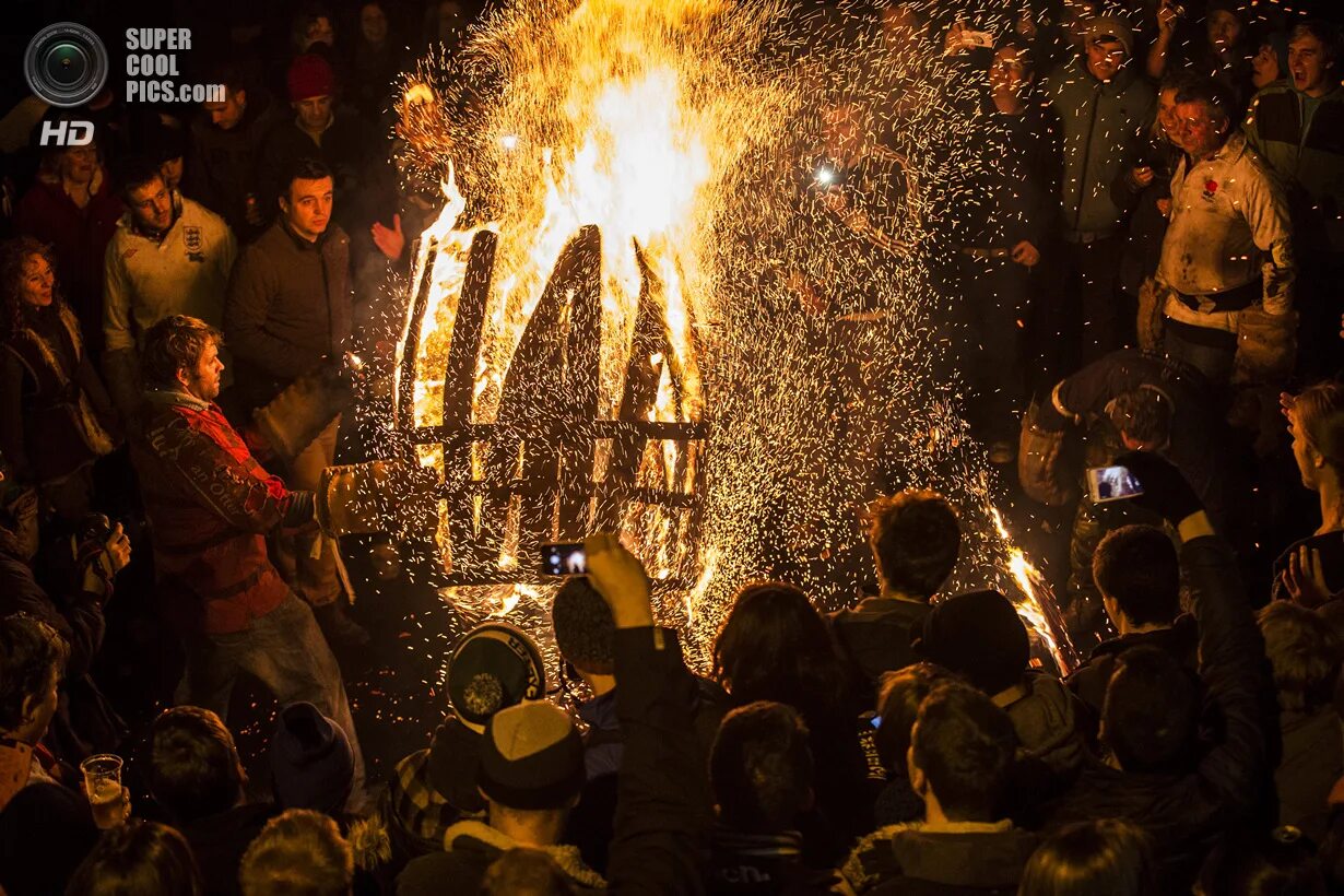 январь жжет. костер в лесу осенью. сожжение масленицы. январь жжет. январь жжет.