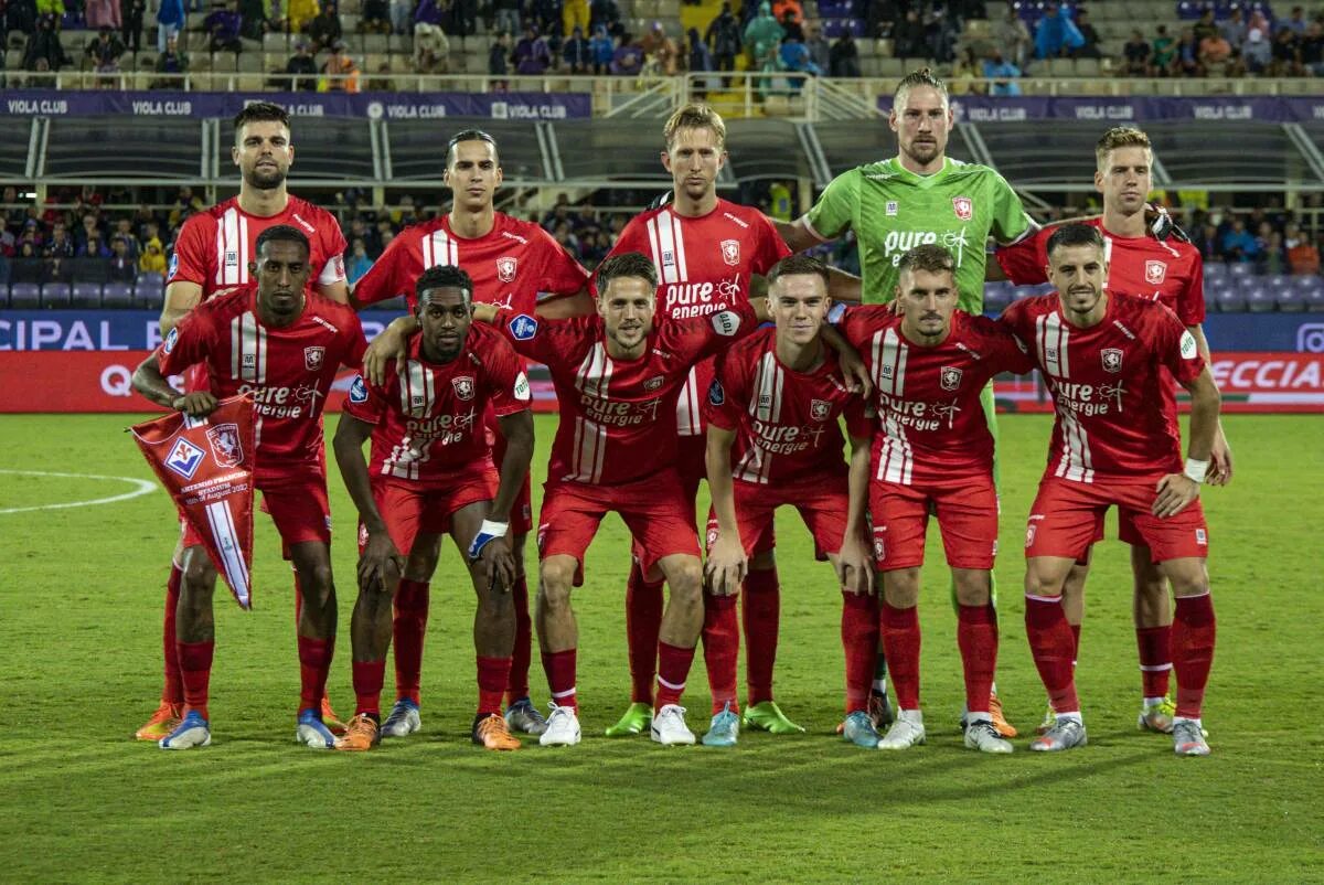 Наполи аякс. Бронзовый призер эредивизи 2021 2022. Бронзовый призер эредивизи 2021 2022. Юстин бейло вратарь. Бронзовый призер эредивизи 2021 2022.