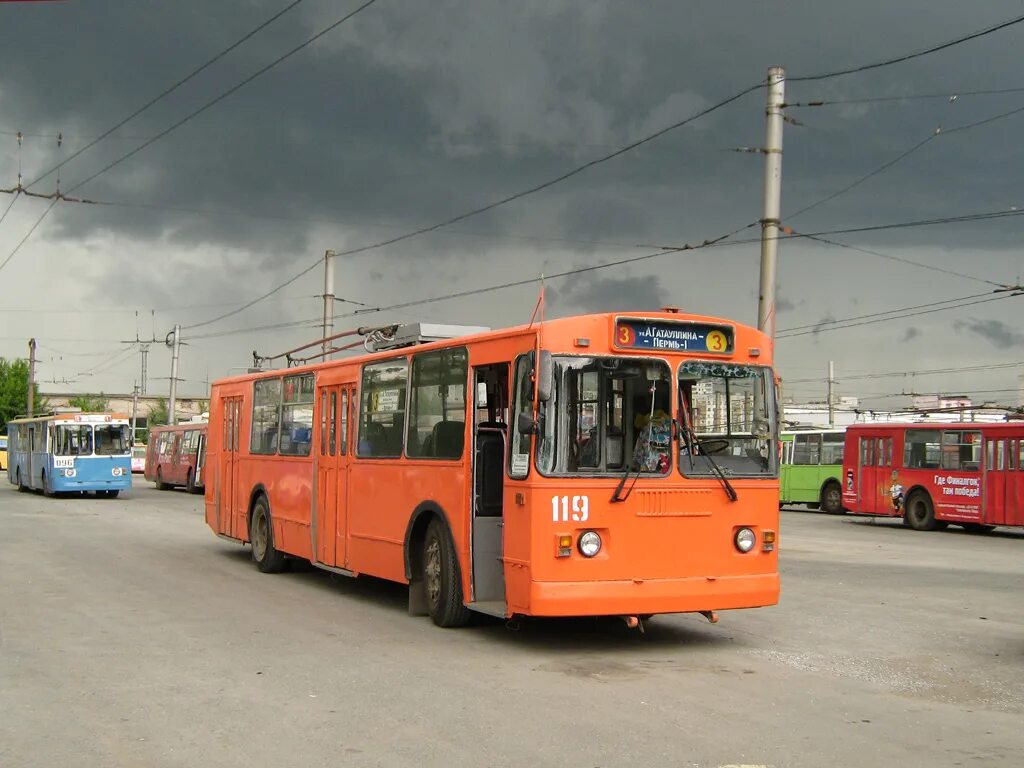 Троллейбус пермь. Троллейбус зиу пермь. зиу-682г-012. зиу 682 пермь. троллейбусное депо пермь.