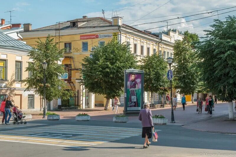 Трехсвятская 8. Тверской Арбат Трёхсвятская улица. Трехсвятская Тверь и Радищева. Трёхсвятская улица в Твери. Тверь пешеходная улица Трехсвятская.