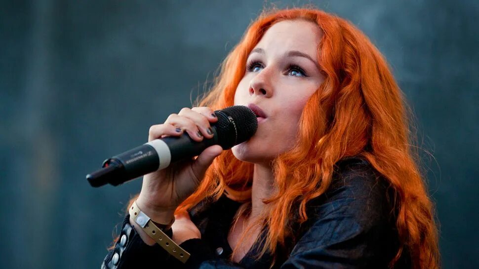 Katy b Honey. Cântăreaţa Katy b. Magnetic man Katy b. Katy b