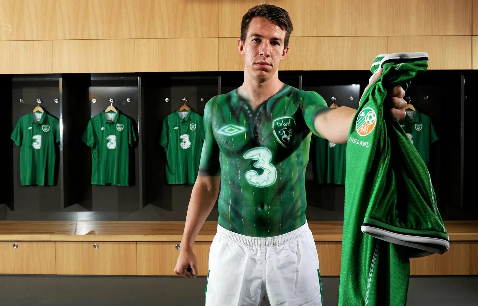 Three ireland. Three ireland. Mp3uk рисунок. Three ireland. Three uk лого.