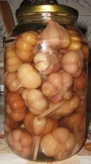Острый маринованный чеснок