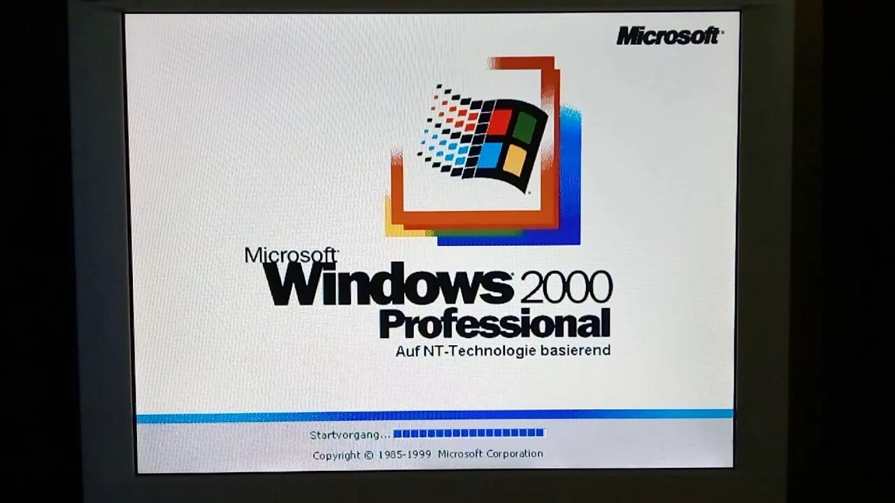 Windows 2000 февраль 2000. Windows 2000 коробка. Windows 2000 server sp4. Windows nt 2000. Windows 2000 загрузочный экран.