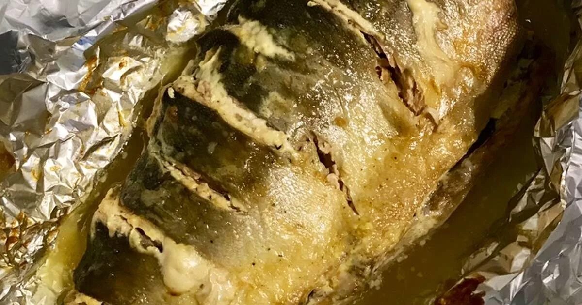 горбуша в фольге на углях. сколько запекать горбушу без фольги. кета в духовке в фольге. горбуша в духовке в фольге кусочками.