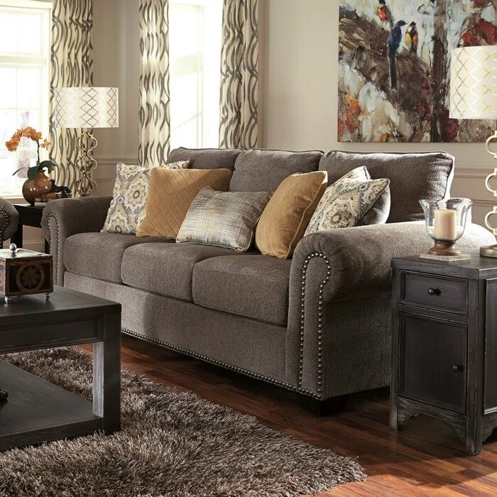 Серо коричневый диван. Серо бежевый интерьер. Серый диван с подушками. Диван серо коричневый. Коричневый диван с подушками в интерьере.