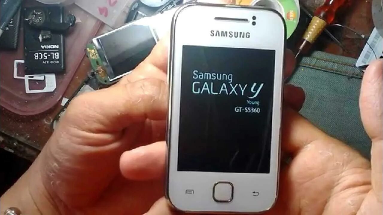 Как открывать телефон samsung. Разблокировка телефона Samsung. Samsung Galaxy 1999 года. Самсунг галакси старый. Открыть смартфон самсунг.