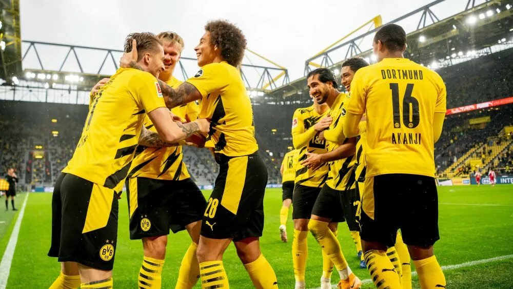 Пулишич боруссия дортмунд. Боруссия (дортмунд) бавария 8 октября. Фрайбург боруссия дортмунд. Боруссия 2022. Фрайбург боруссия дортмунд.