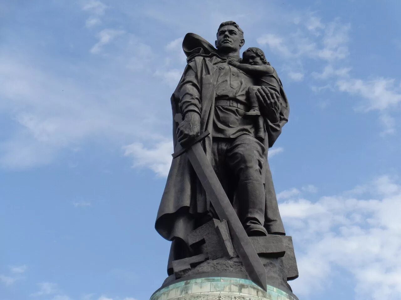 Русский спас немецкую девочку