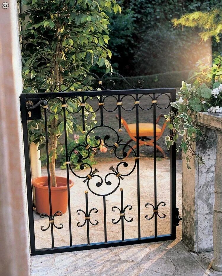 Калитка из металла. Красивые деревянные калитки. Красивые металлические калитки. Калитка металлическая кованая. Садовая калитка.