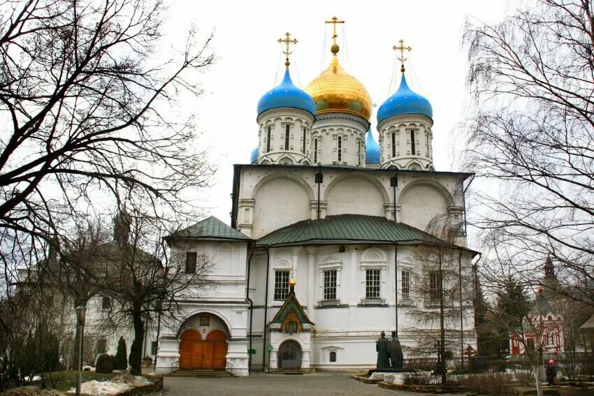 Новоспасский монастырь преображенский собор. Собор спасо-преображенского монастыря ярославль. Собор спасо-преображенского монастыря ярославль. Спасский монастырь со спасо-преображенским собором. Монастырь белев тульской области.