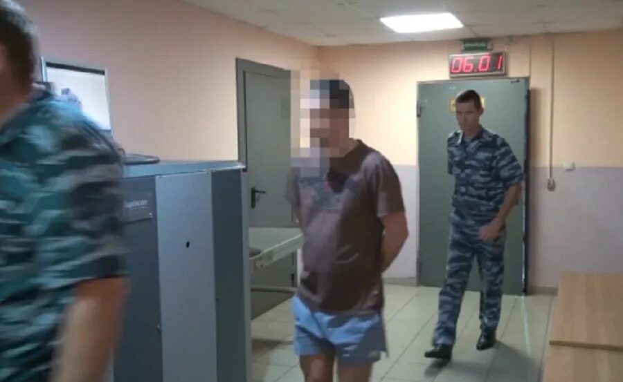 Приемник для задержанных. Спецприёмник для административно задержанных курск. Начальник ивс сочи. Полицейский в тюрьме. Изолятор временного содержания красноярск.