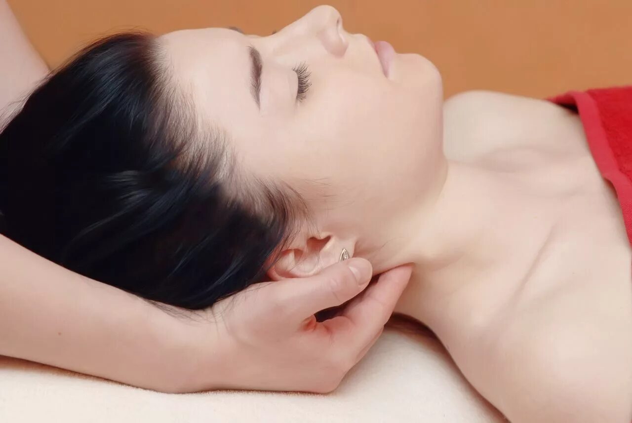 Massage 6. Массаж при бессоннице. Точечный массаж для сна. Массаж для засыпания. Массаж при бессоннице точки.