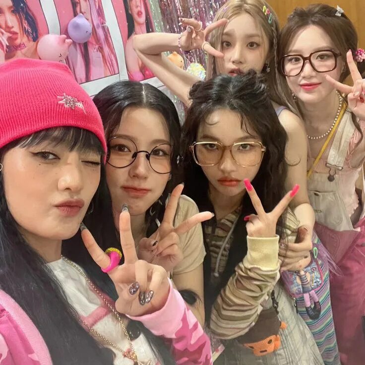 фото группы g i-dle. кпоп джи айдл. джи айдл queen card. к поп группа g idle участницы. группа g i-dle соен.