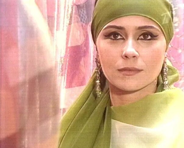 Clon 90s. Клон жади и лукас. Клон 90. Клон жади в платке. Клон 90.