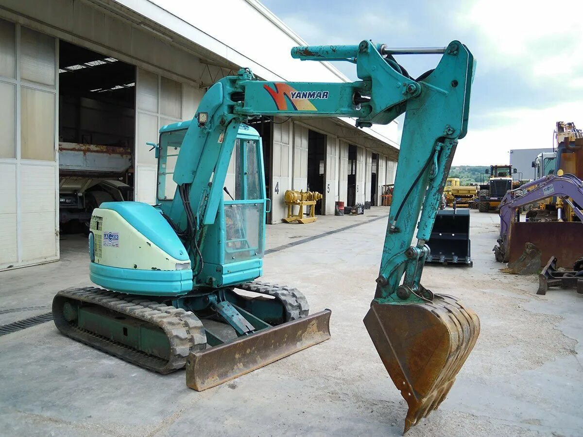 Мини янмар. Yanmar мини экскаватор. мини экскаватор yanmar vio 50. мини экскаватор yanmar b2u. экскаватор янмар 75.