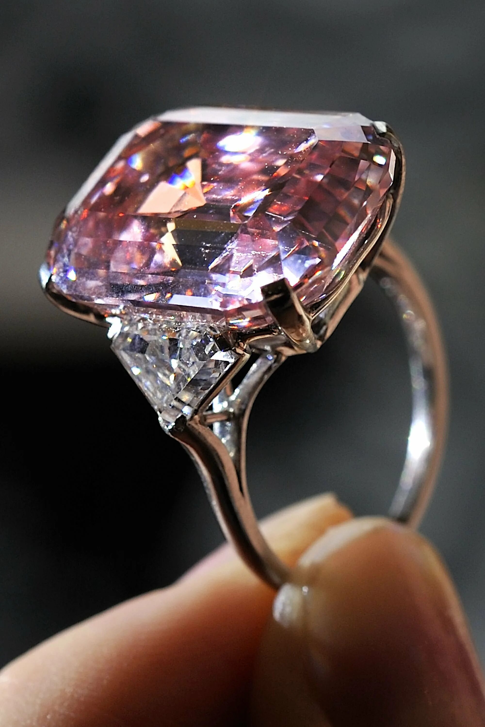 Мир драгоценностей. Кольцо Graff Pink Diamond. Розовый диамонд бриллианты.