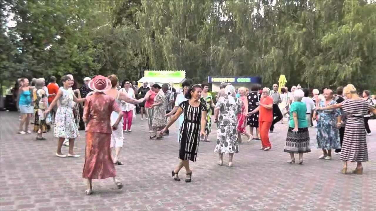 Утренняя зарядка после 50 лет. Танцы кому за 60. Танец аэробика кому за 50. Тем кому за 50 видео. Утренняя гимнастика для женщин после 50.