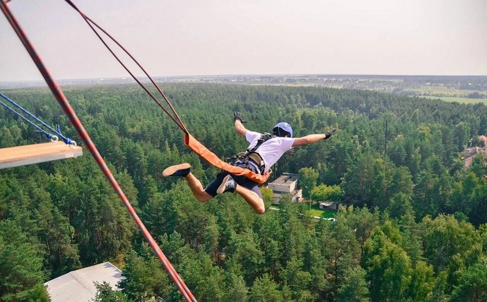 Want jump. Прыжок с тарзанки в Москве. Прыжки с тарзанкой в Москве. Банджи джампинг в Москве. Скай парк Сочи прыжок с банджи 207м банджи.