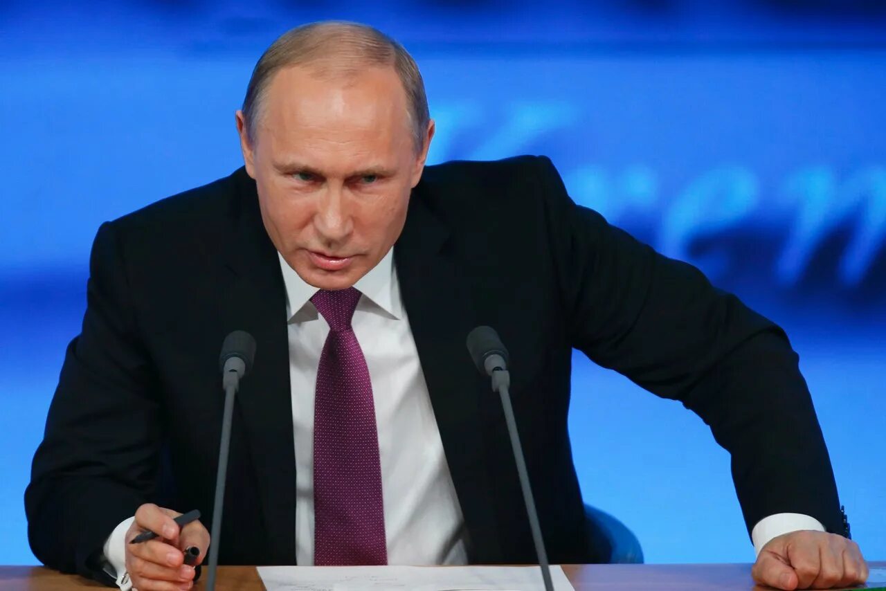 Злые родители. Путин серьезный. Путин владимир владимирович. Дуэйн джонсон 2022. Смотрел угрожающе.