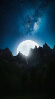 Горы и луна звезды