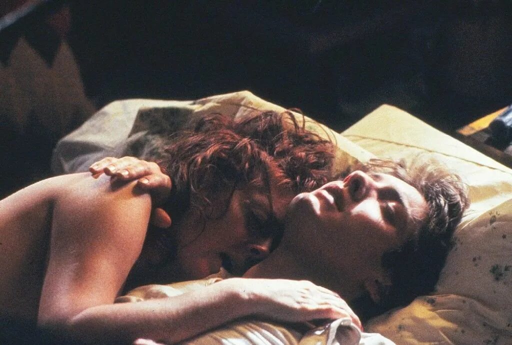 Постельная Сцена С Сьюзен Сарандон – Другая Сторона Полуночи (1977)