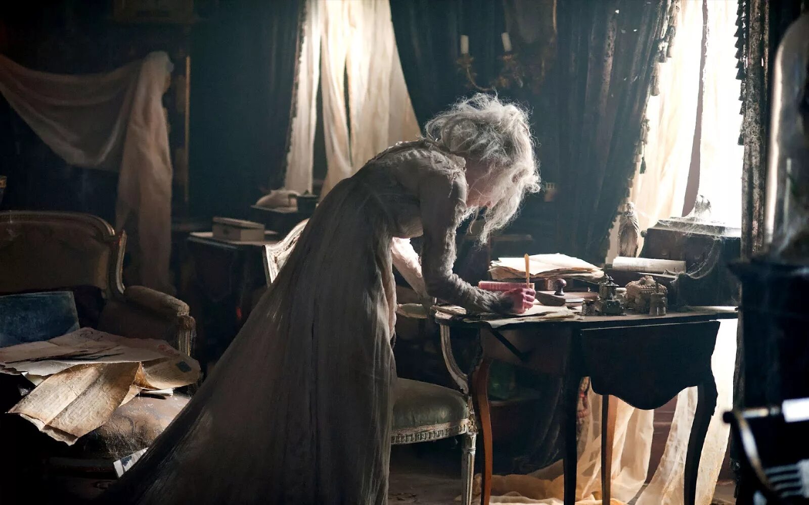 Дома большие надежды. Хелена бонем картер большие надежды. Vanessa kirby большие надежды. Дома большие надежды. Большие надежды пип и эстелла.