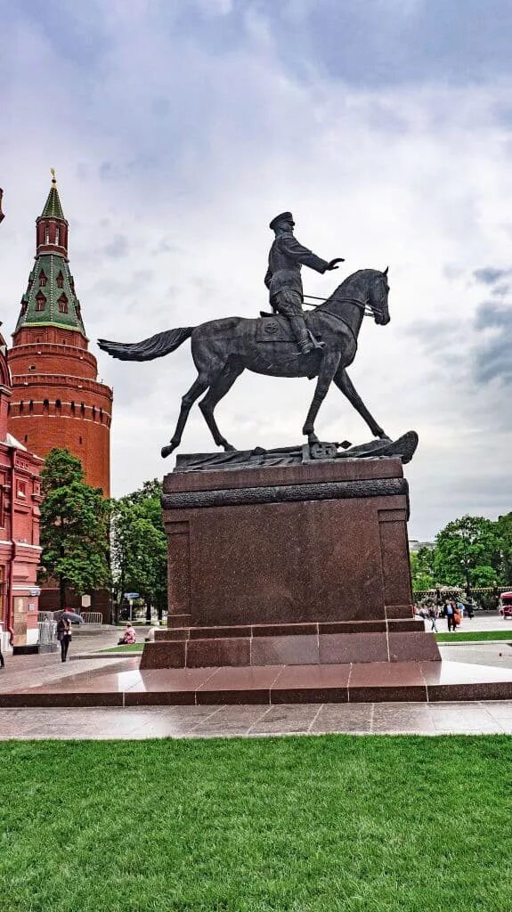 Памятник жукову на манежной площади фото Памятник Жукову на Манежной площади, Россия , Москва достопримечательности
