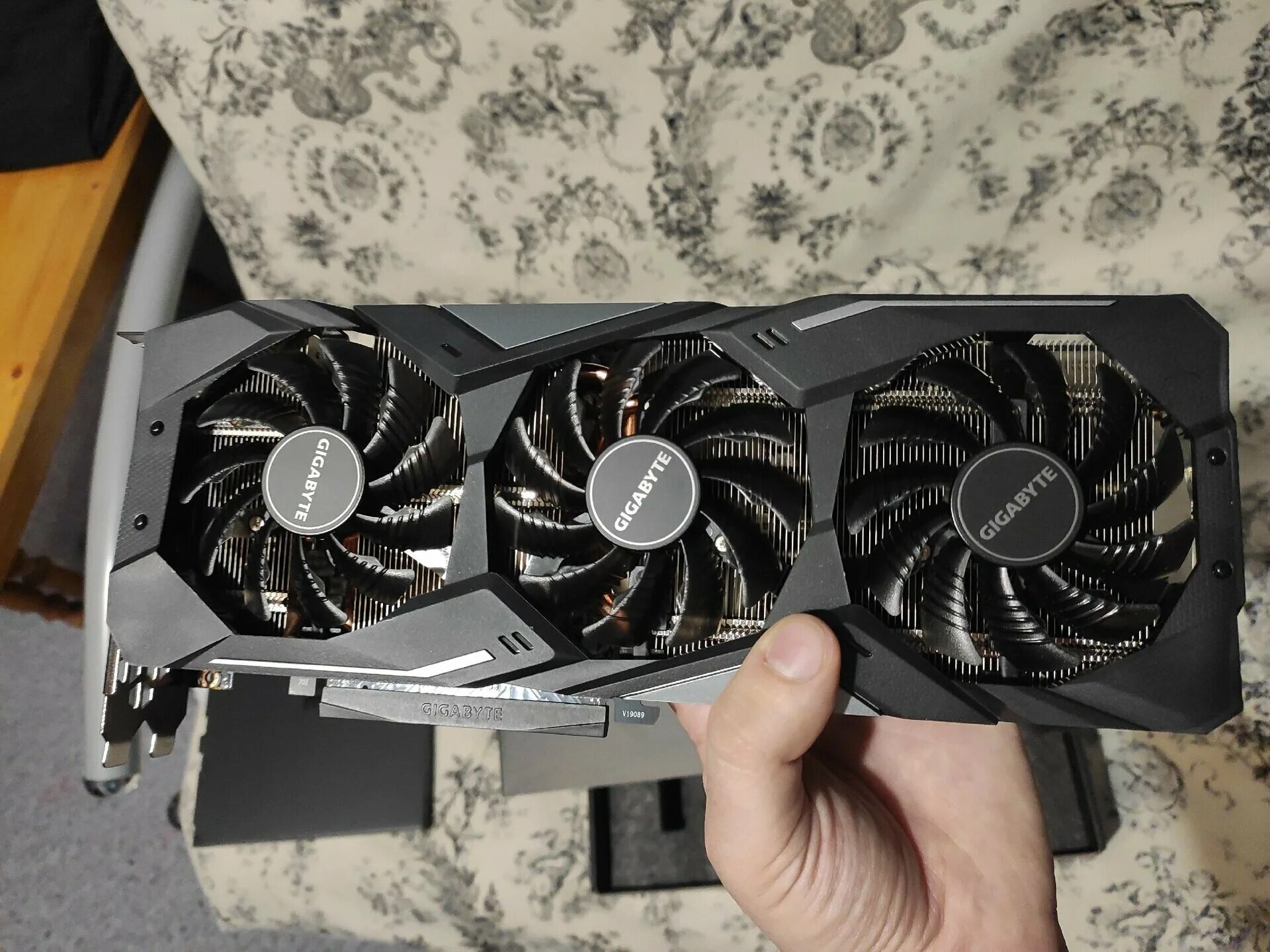 Видеокарта rx 5700 gigabyte. Rx 5700xt gigabyte. Видеокарта gigabyte rx 5700 xt. Gigabyte rx 5700 xt 8gb. Gigabyte radeon rx 5700 xt.