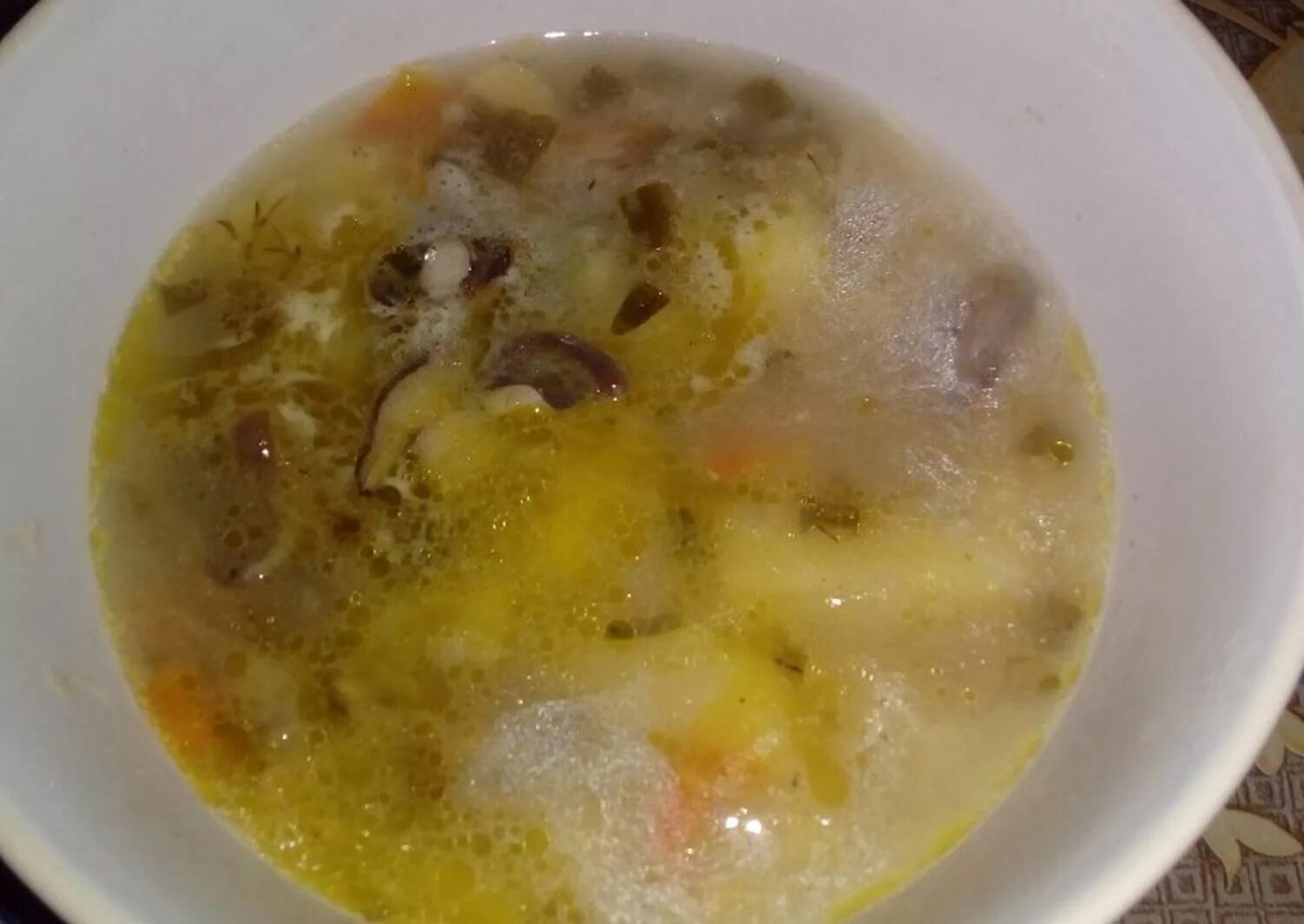 маслята сезон. грибы маслята суп. грибовница из маслят. грибной суп из маслят. суп с маслятами.