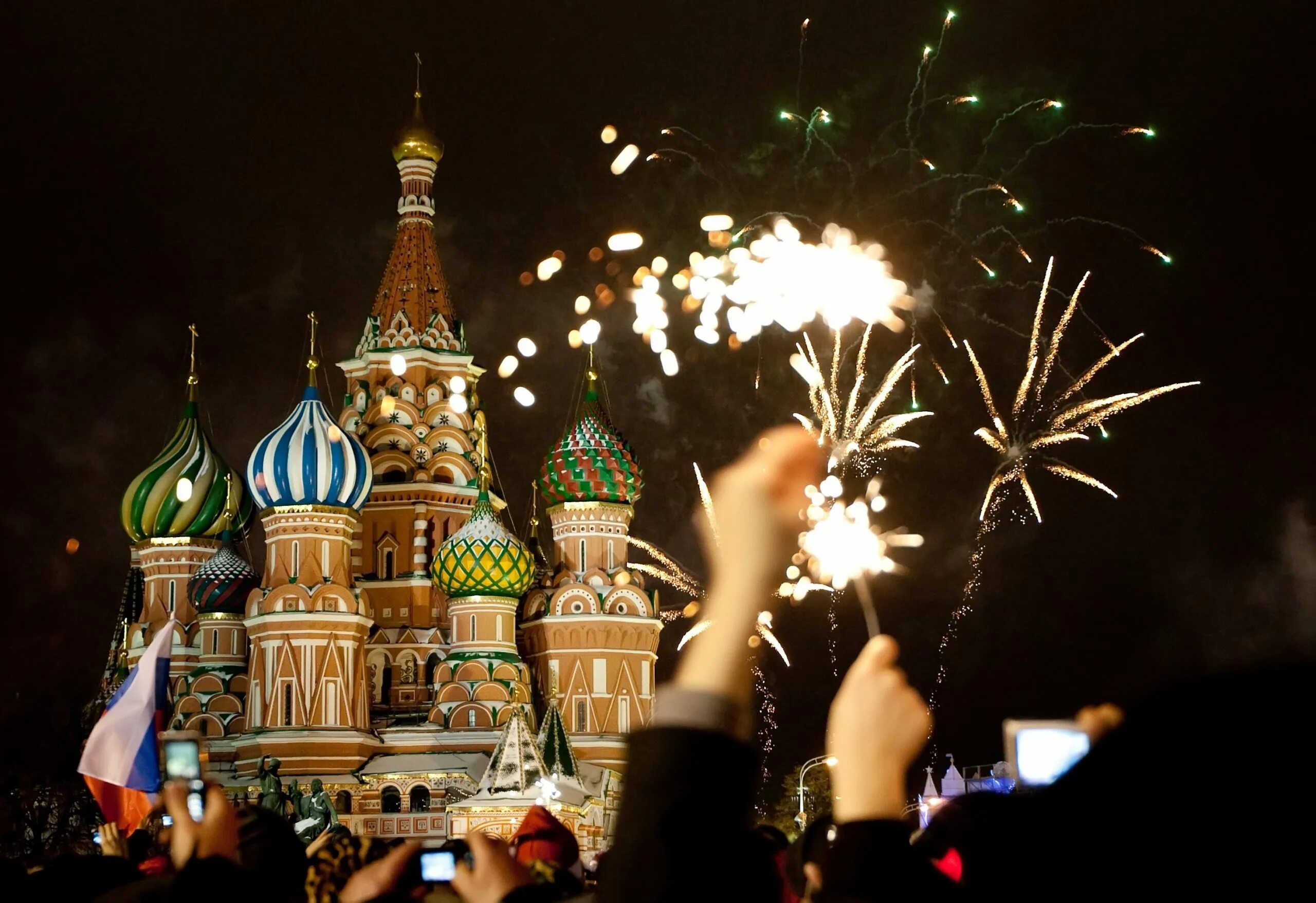 Новый год 31 июля. Новогодний салют в москве 2020 на красной площади. 31 июля картинки красивые. Салют в новогоднюю ночь 2022 в москве. Новый год 31 июля.